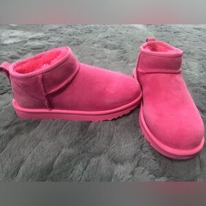 EUC WOMEN UGG Classic Ultra Mini Boot Carnation Pink (1116109) Size 8
